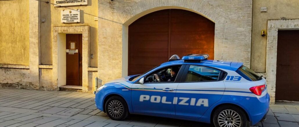 Tavola di legno in mezzo alla strada, pericolo scampato