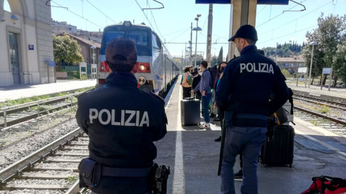Esplosione su treno regionale veloce prima stazione di Foligno Esplosione su treno regionale veloce prima stazione di Foligno