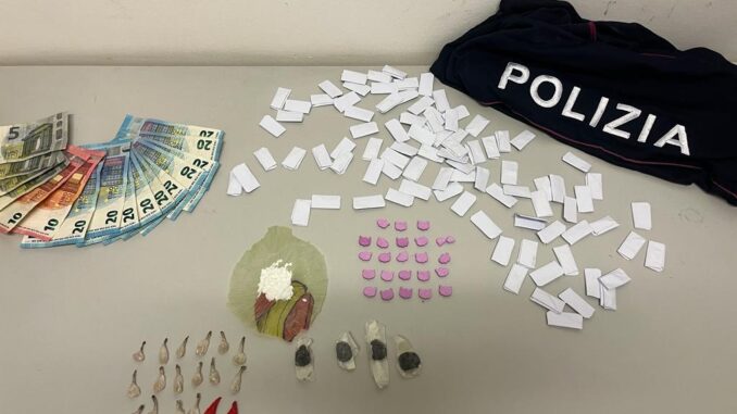 MDMA, hashish, ketamina e ecstasy arrestato vicino discoteca