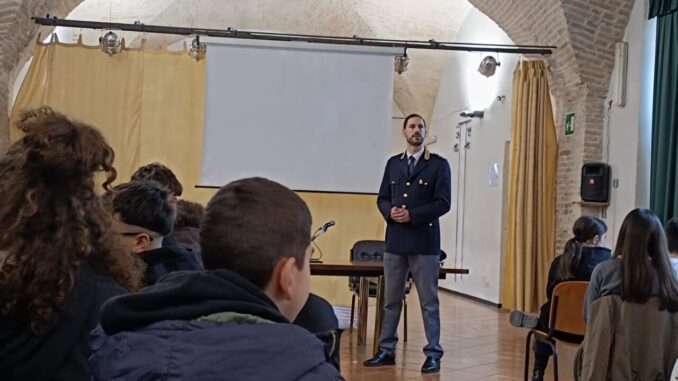 La Polizia di Stato promuove la legalità tra gli studenti