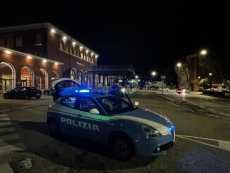 Donna di 33 anni arrestata per aver aggredito un agente di Polizia