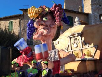 Carnevale Sant'eraclio, nella parata di domenica pomeriggio un maestoso Spaventapasseri