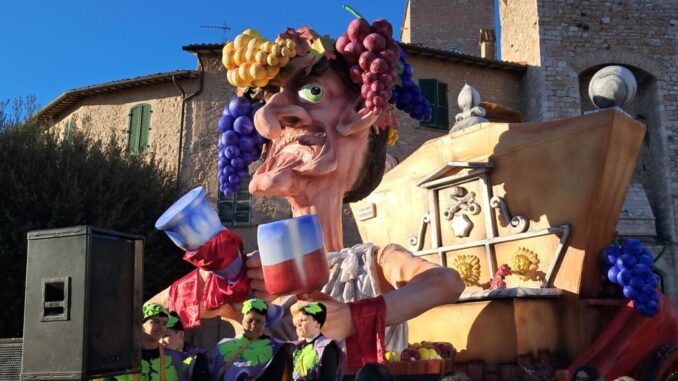 Carnevale Sant'eraclio, nella parata di domenica pomeriggio un maestoso Spaventapasseri