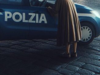 La Polizia di Stato ritrova una donna anziana smarrita e la riunisce con la sua famiglia