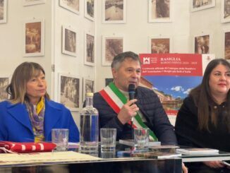Rasiglia è ‘Borgo Ospite’, consegnata la bandiera dell’associazione “I Borghi più Belli d’Italia”