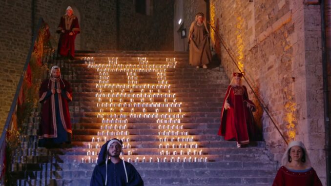 La Gaita San Giorgio anima Bevagna con un banchetto medievale