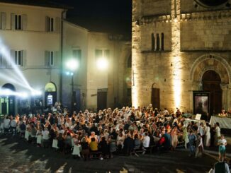 Così la Gaita San Giorgio scende in pista per il banchetto medievale di Bevagna