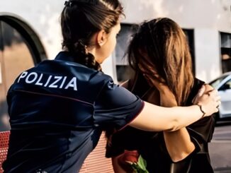Aggressiva 33enne arrestata per violenza contro agenti di polizia