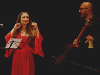 La tradizione musicale napoletana incanta Trevi con "Napulitanata"