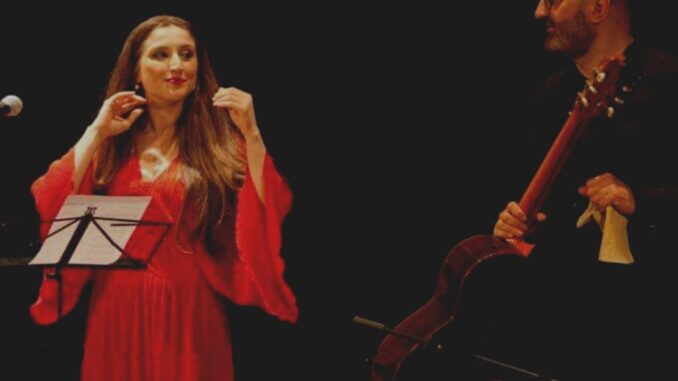 La tradizione musicale napoletana incanta Trevi con "Napulitanata"