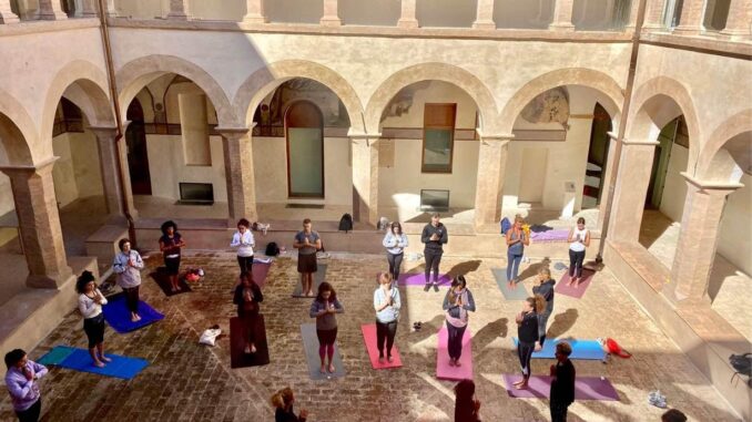 Trevi celebra l'International Yoga Day al Polo Museale