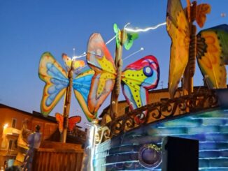 Successo Parata Notturna dei Carri Allegorici della Summer Edition