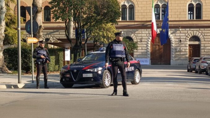 Tre giovani denunciati per droga dimenticata in albergo