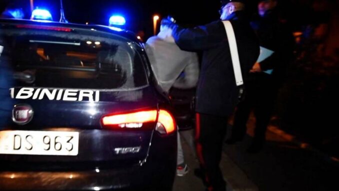 Arrestato conducente furgone dopo inseguimento in notturna