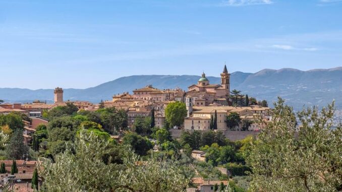 Un itinerario narrativo tra sentieri antichi luoghi vicino Trevi