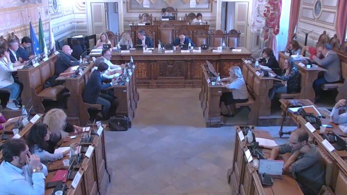 Foligno chiede lo stop alla manovra fiscale, Lega all'attacco