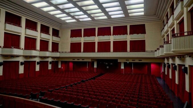 Foligno inaugura stagione teatrale con Stoppard e Pannofino