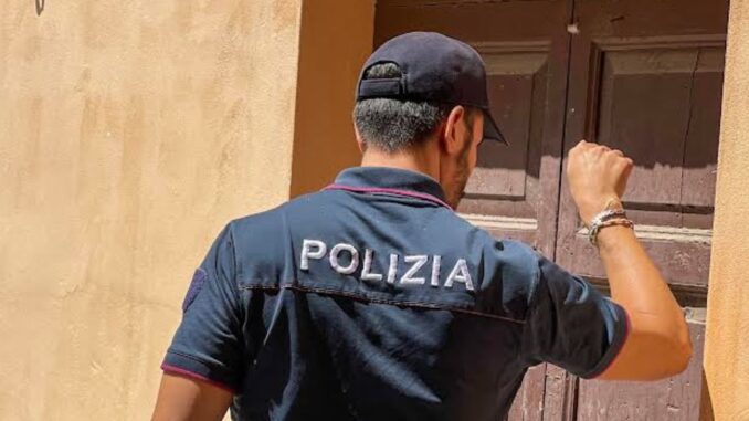 Giovane arrestato per minacce e richieste di denaro alla madre