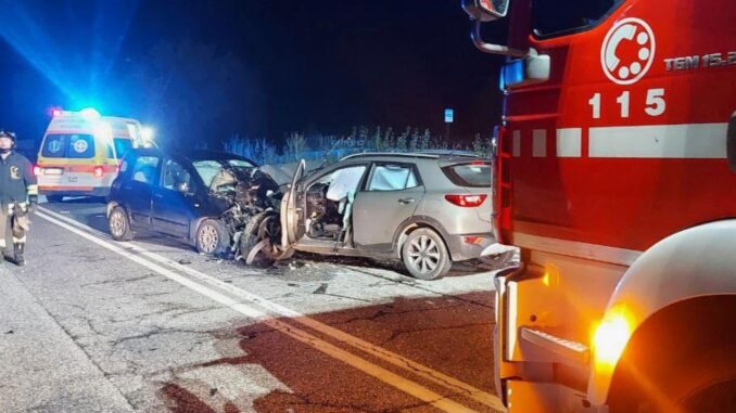 Incidente mortale sulla Flaminia, scontro frontale muore automobilista