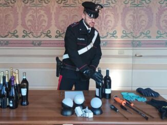 Arrestata donna dopo inseguimento: ordine carcerazione pendente