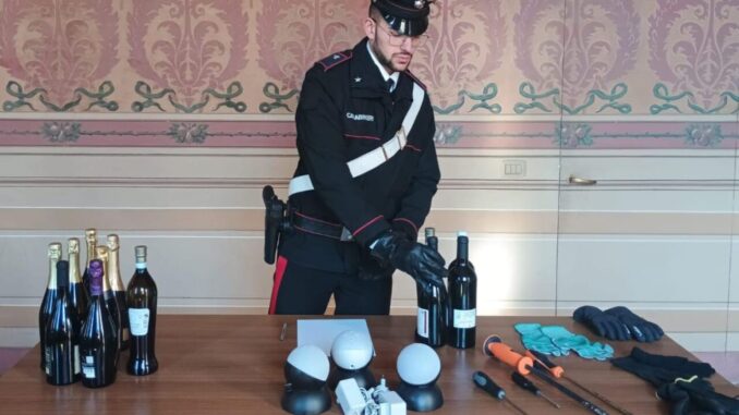 Arrestata donna dopo inseguimento: ordine carcerazione pendente
