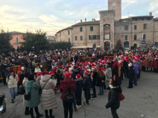 Folla a Sant’Eraclio per l’avvio delle feste natalizie
