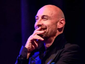 Con la sua musica Luca Giuliani coinvolge i teatri