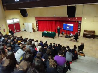 Incontro scolastico: legalità e abilità cinofile in dimostrazione