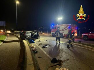 Auto si ribalta a Foligno: due feriti, uno sbalzato fuori