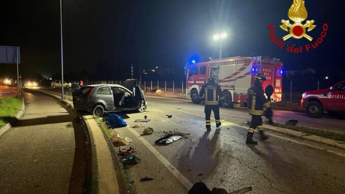 Auto si ribalta a Foligno: due feriti, uno sbalzato fuori