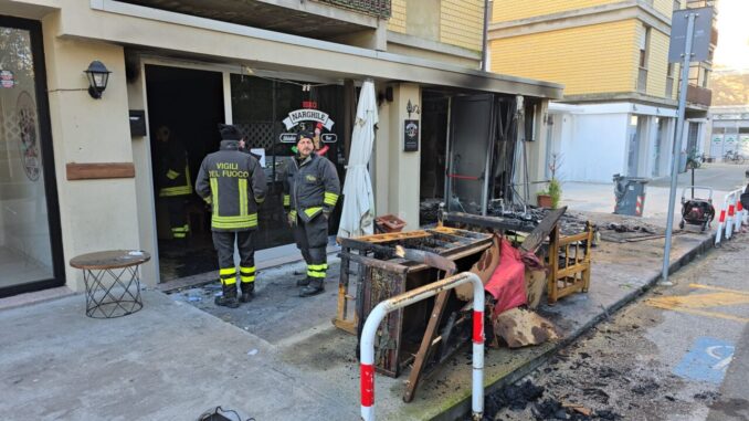 Incendio al bar Narghilè di Foligno: indagini sui filmati