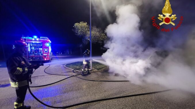 Incendio a Montefalco, furgone in fiamme: nessun ferito