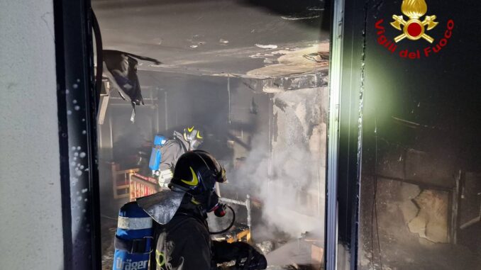 Incendio in un bar di Foligno, intervento dei Vigili del Fuoco