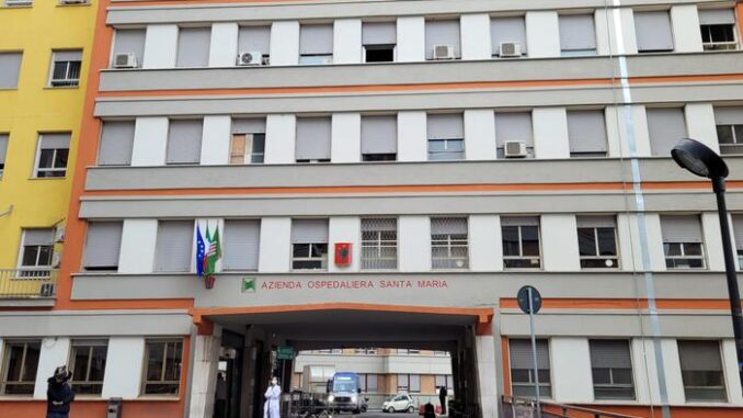Tunisino cade dalla finestra a Foligno: è giallo