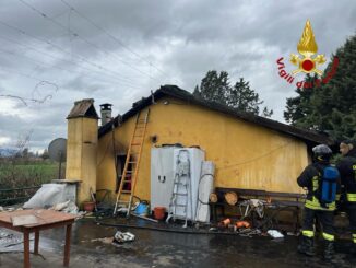 Incendio in abitazione a Fiamenga, intervento dei Vigili del Fuoco