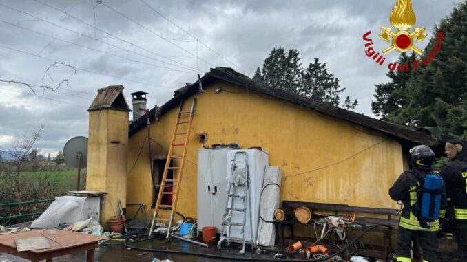 Incendio in abitazione a Fiamenga, intervento dei Vigili del Fuoco