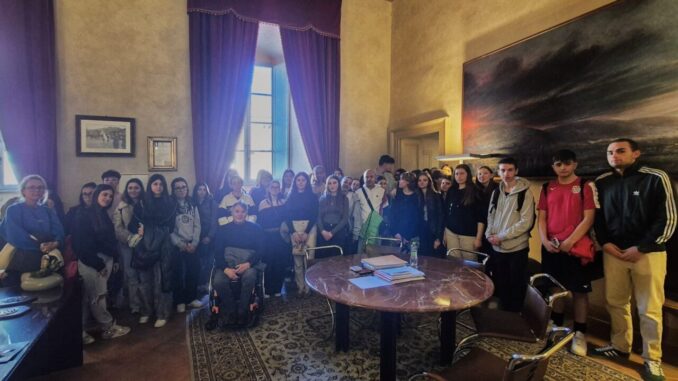 Sindaco Zuccarini accoglie studenti Licei F. Frezzi – B. Angela e Saint Jean De Maurienne
