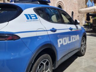 Ubriaca molesta in taverna, aggredisce agente: arrestata