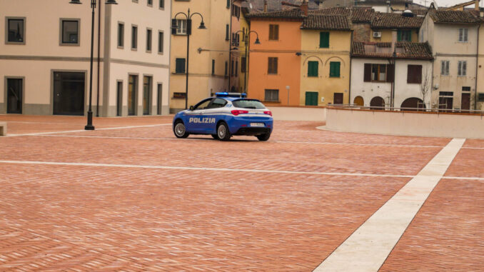 Lite per una batteria, 22enne denunciato a Foligno
