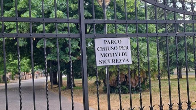 Crolla un ramo ai Canapè, parco chiuso per sicurezza