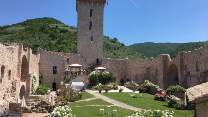 Musica per il Sociale incanta la Torre dei Trinci a Capodacqua