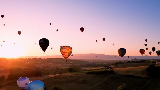 Mongolfiere in volo a Gualdo per l’avvio del Balloon Grand Prix