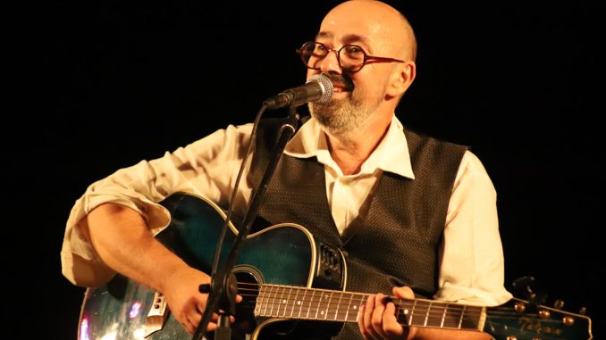 Michele Fenati celebra i cantautori italiani a Trevi