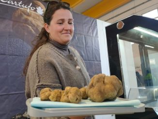 Valtopina, tartufo, mostra mercato, Umbria, prodotti tipici, stand, degustazioni, trekking, escursioni, cavatori, convegno, sostenibilità, Trail del cavatore, comicità, Dado