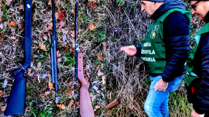 Due carabine modificate rinvenute nella zona rurale di Bevagna