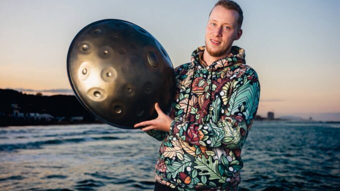 Handpan debutta a Foligno tra scienza e filosofia