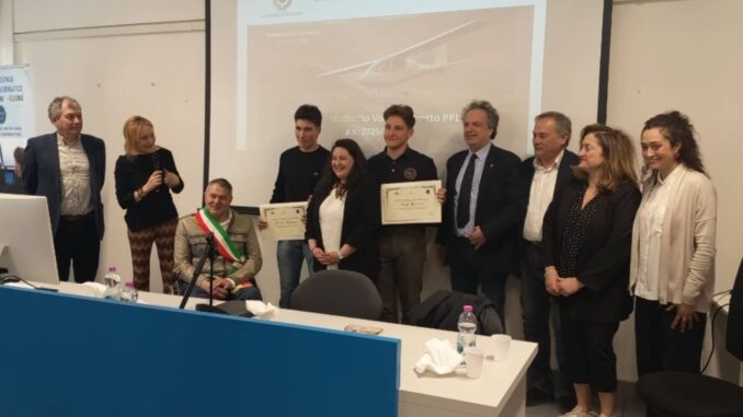 Scuola, borse di studio "Io volo" a due studenti di Foligno