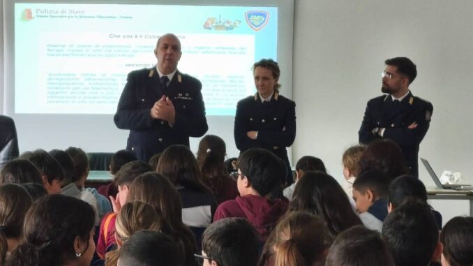 Legalità, la Polizia istruisce gli studenti contro il bullismo