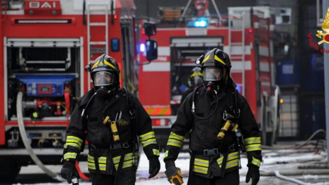 Incendio a Foligno in un condominio fiamme spente dai vigili